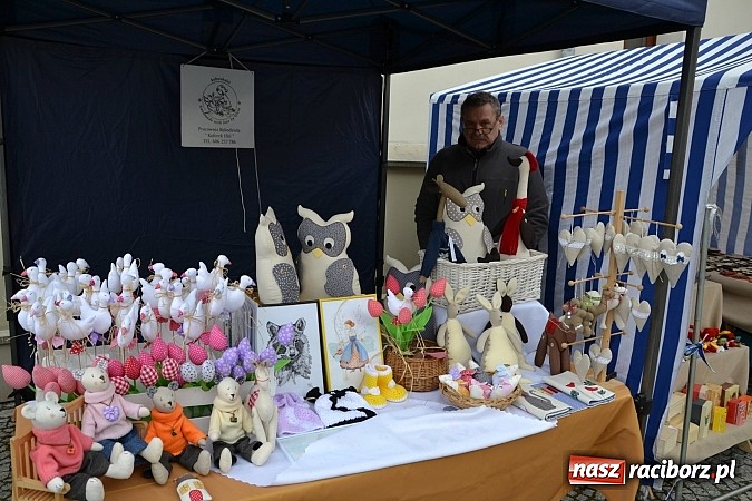 Zdjęcie w galerii na portalu naszraciborz.pl: III Zamkowy Jarmark kwiatów, żywności ekologicznej i rękodzieła już za nami wiadomości z regionu