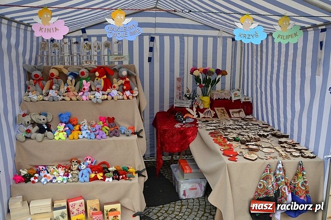 Zdjęcie w galerii na portalu naszraciborz.pl: III Zamkowy Jarmark kwiatów, żywności ekologicznej i rękodzieła już za nami wiadomości z regionu