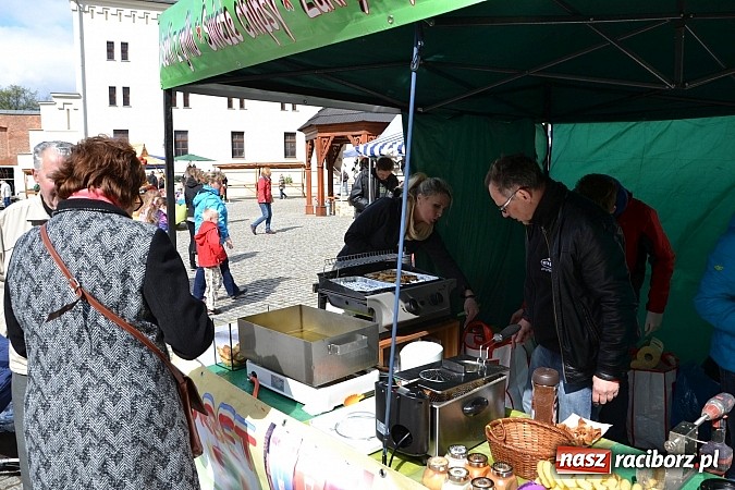 Zdjęcie w galerii na portalu naszraciborz.pl: III Zamkowy Jarmark kwiatów, żywności ekologicznej i rękodzieła już za nami wiadomości z regionu