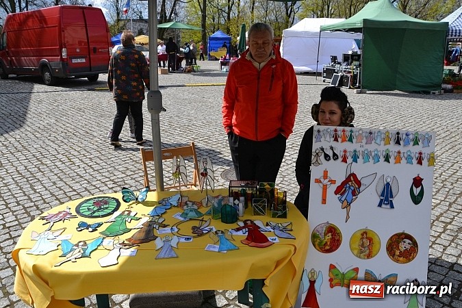 Zdjęcie w galerii na portalu naszraciborz.pl: III Zamkowy Jarmark kwiatów, żywności ekologicznej i rękodzieła już za nami wiadomości z regionu