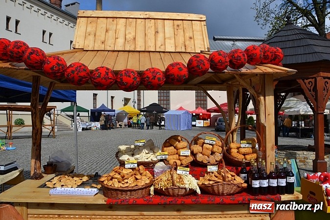 Zdjęcie w galerii na portalu naszraciborz.pl: III Zamkowy Jarmark kwiatów, żywności ekologicznej i rękodzieła już za nami wiadomości z regionu
