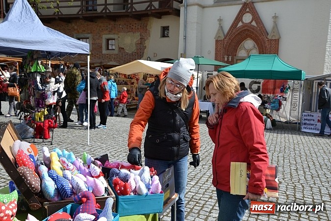 Zdjęcie w galerii na portalu naszraciborz.pl: III Zamkowy Jarmark kwiatów, żywności ekologicznej i rękodzieła już za nami wiadomości z regionu