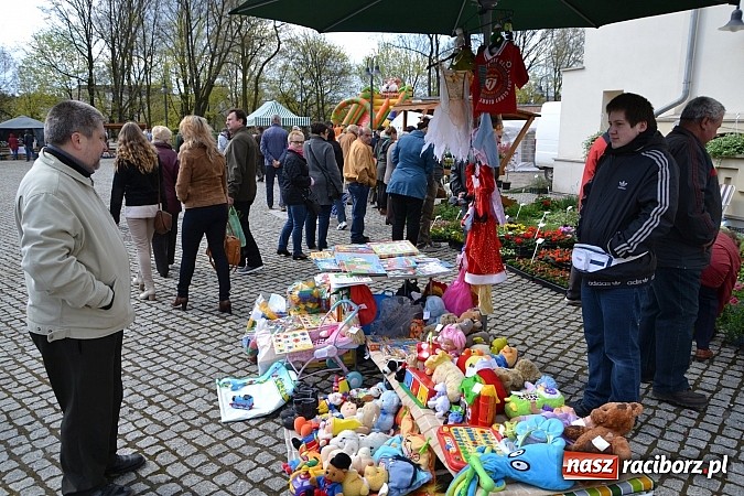 Zdjęcie w galerii na portalu naszraciborz.pl: III Zamkowy Jarmark kwiatów, żywności ekologicznej i rękodzieła już za nami wiadomości z regionu