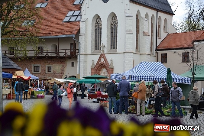 Zdjęcie w galerii na portalu naszraciborz.pl: III Zamkowy Jarmark kwiatów, żywności ekologicznej i rękodzieła już za nami wiadomości z regionu