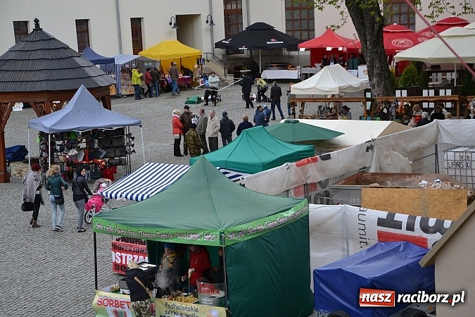 Zdjęcie w galerii na portalu naszraciborz.pl: III Zamkowy Jarmark kwiatów, żywności ekologicznej i rękodzieła już za nami wiadomości z regionu