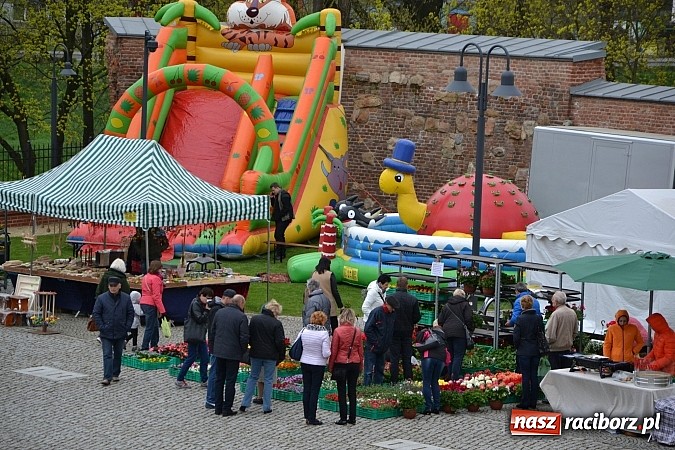 Zdjęcie w galerii na portalu naszraciborz.pl: III Zamkowy Jarmark kwiatów, żywności ekologicznej i rękodzieła już za nami wiadomości z regionu