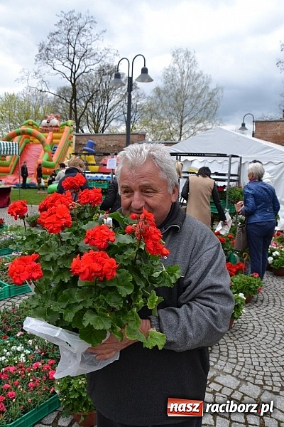 Zdjęcie w galerii na portalu naszraciborz.pl: III Zamkowy Jarmark kwiatów, żywności ekologicznej i rękodzieła już za nami wiadomości z regionu