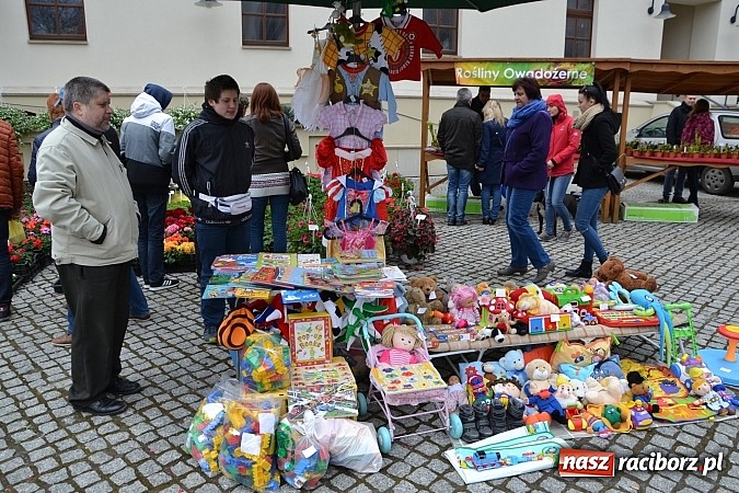 Zdjęcie w galerii na portalu naszraciborz.pl: III Zamkowy Jarmark kwiatów, żywności ekologicznej i rękodzieła już za nami wiadomości z regionu