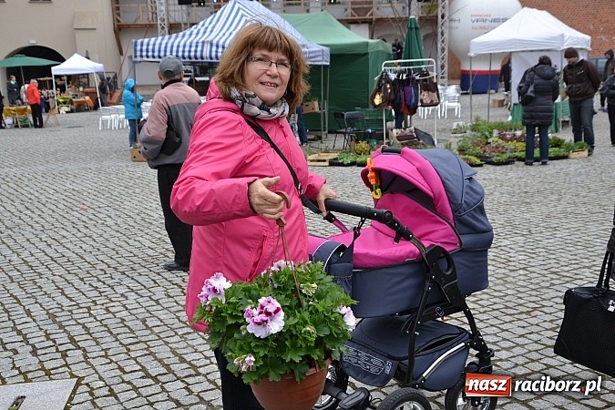 Zdjęcie w galerii na portalu naszraciborz.pl: III Zamkowy Jarmark kwiatów, żywności ekologicznej i rękodzieła już za nami wiadomości z regionu