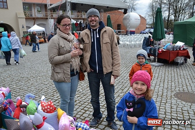 Zdjęcie w galerii na portalu naszraciborz.pl: III Zamkowy Jarmark kwiatów, żywności ekologicznej i rękodzieła już za nami wiadomości z regionu