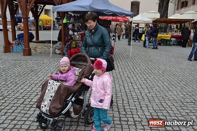Zdjęcie w galerii na portalu naszraciborz.pl: III Zamkowy Jarmark kwiatów, żywności ekologicznej i rękodzieła już za nami wiadomości z regionu