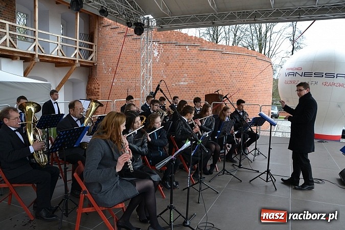 Zdjęcie w galerii na portalu naszraciborz.pl: III Zamkowy Jarmark kwiatów, żywności ekologicznej i rękodzieła już za nami wiadomości z regionu