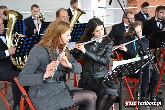 Zdjęcie w galerii na portalu naszraciborz.pl: III Zamkowy Jarmark kwiatów, żywności ekologicznej i rękodzieła już za nami wiadomości z regionu