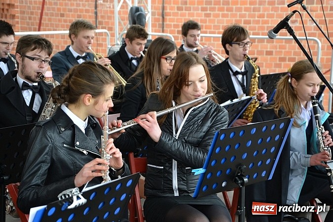 Zdjęcie w galerii na portalu naszraciborz.pl: III Zamkowy Jarmark kwiatów, żywności ekologicznej i rękodzieła już za nami wiadomości z regionu