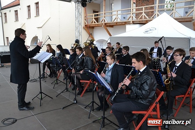 Zdjęcie w galerii na portalu naszraciborz.pl: III Zamkowy Jarmark kwiatów, żywności ekologicznej i rękodzieła już za nami wiadomości z regionu