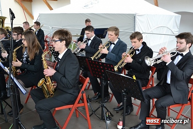 Zdjęcie w galerii na portalu naszraciborz.pl: III Zamkowy Jarmark kwiatów, żywności ekologicznej i rękodzieła już za nami wiadomości z regionu