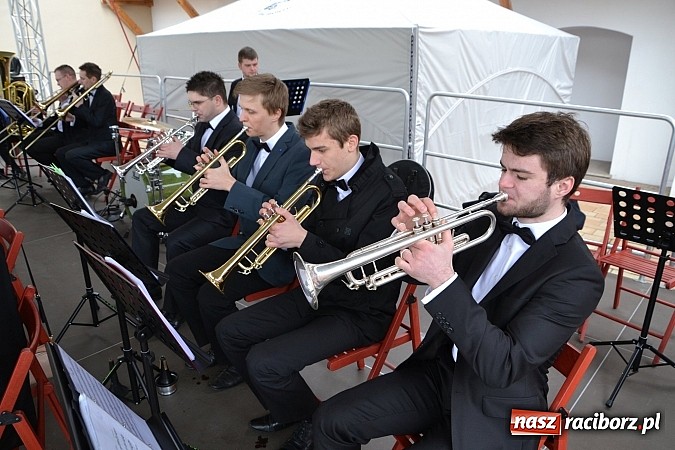 Zdjęcie w galerii na portalu naszraciborz.pl: III Zamkowy Jarmark kwiatów, żywności ekologicznej i rękodzieła już za nami wiadomości z regionu