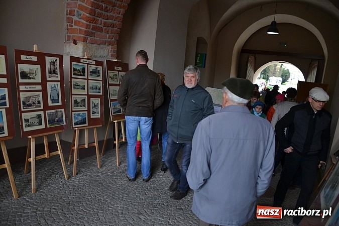 Zdjęcie w galerii na portalu naszraciborz.pl: III Zamkowy Jarmark kwiatów, żywności ekologicznej i rękodzieła już za nami wiadomości z regionu