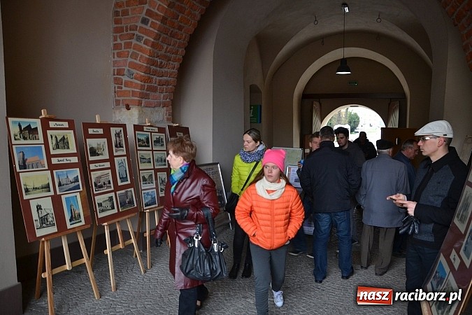 Zdjęcie w galerii na portalu naszraciborz.pl: III Zamkowy Jarmark kwiatów, żywności ekologicznej i rękodzieła już za nami wiadomości z regionu