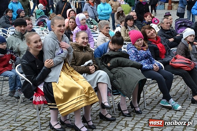 Zdjęcie w galerii na portalu naszraciborz.pl: III Zamkowy Jarmark kwiatów, żywności ekologicznej i rękodzieła już za nami wiadomości z regionu