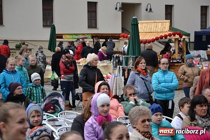 Zdjęcie w galerii na portalu naszraciborz.pl: III Zamkowy Jarmark kwiatów, żywności ekologicznej i rękodzieła już za nami wiadomości z regionu