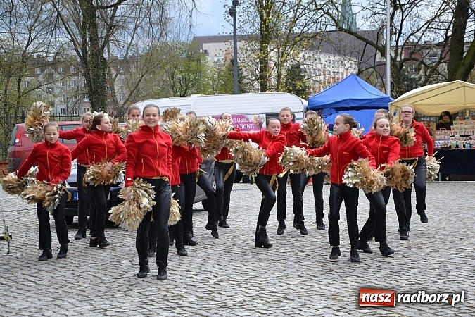 Zdjęcie w galerii na portalu naszraciborz.pl: III Zamkowy Jarmark kwiatów, żywności ekologicznej i rękodzieła już za nami wiadomości z regionu