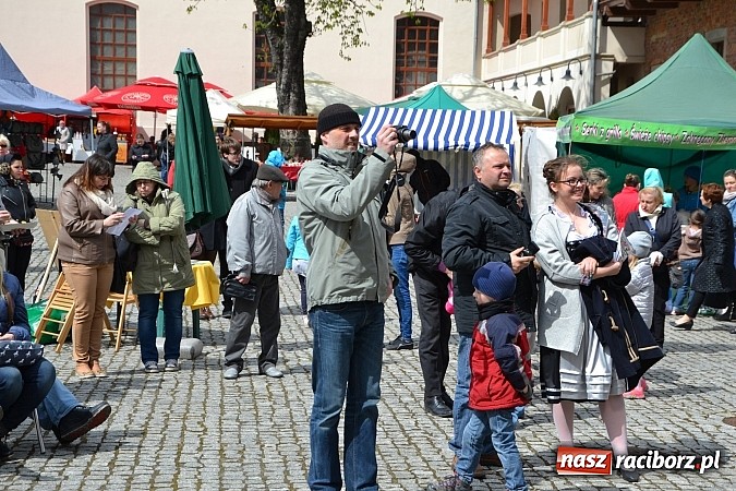 Zdjęcie w galerii na portalu naszraciborz.pl: III Zamkowy Jarmark kwiatów, żywności ekologicznej i rękodzieła już za nami wiadomości z regionu