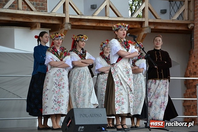 Zdjęcie w galerii na portalu naszraciborz.pl: III Zamkowy Jarmark kwiatów, żywności ekologicznej i rękodzieła już za nami wiadomości z regionu