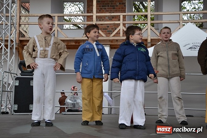 Zdjęcie w galerii na portalu naszraciborz.pl: III Zamkowy Jarmark kwiatów, żywności ekologicznej i rękodzieła już za nami wiadomości z regionu