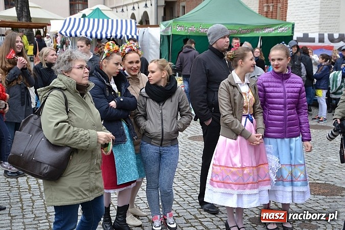 Zdjęcie w galerii na portalu naszraciborz.pl: III Zamkowy Jarmark kwiatów, żywności ekologicznej i rękodzieła już za nami wiadomości z regionu