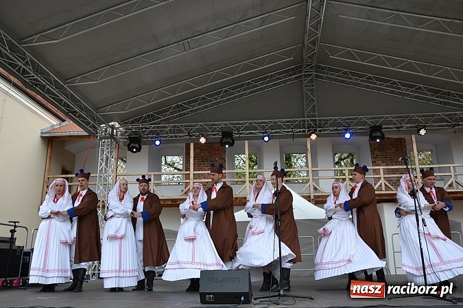 Zdjęcie w galerii na portalu naszraciborz.pl: III Zamkowy Jarmark kwiatów, żywności ekologicznej i rękodzieła już za nami wiadomości z regionu