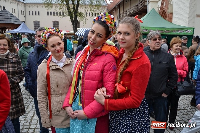 Zdjęcie w galerii na portalu naszraciborz.pl: III Zamkowy Jarmark kwiatów, żywności ekologicznej i rękodzieła już za nami wiadomości z regionu