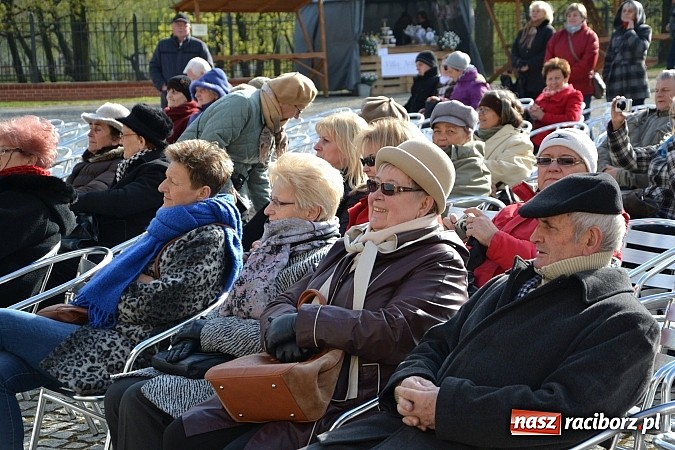 Zdjęcie w galerii na portalu naszraciborz.pl: III Zamkowy Jarmark kwiatów, żywności ekologicznej i rękodzieła już za nami wiadomości z regionu