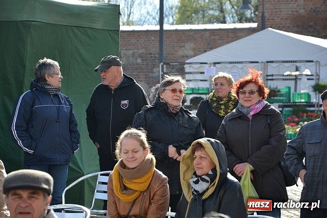 Zdjęcie w galerii na portalu naszraciborz.pl: III Zamkowy Jarmark kwiatów, żywności ekologicznej i rękodzieła już za nami wiadomości z regionu