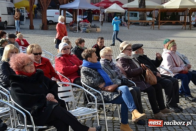Zdjęcie w galerii na portalu naszraciborz.pl: III Zamkowy Jarmark kwiatów, żywności ekologicznej i rękodzieła już za nami wiadomości z regionu