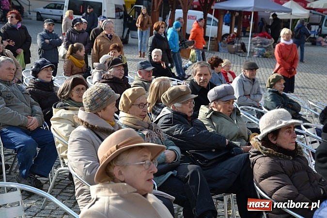 Zdjęcie w galerii na portalu naszraciborz.pl: III Zamkowy Jarmark kwiatów, żywności ekologicznej i rękodzieła już za nami wiadomości z regionu