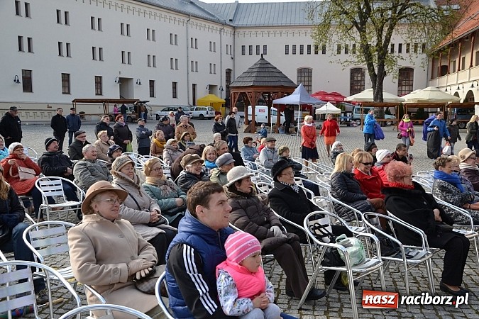 Zdjęcie w galerii na portalu naszraciborz.pl: III Zamkowy Jarmark kwiatów, żywności ekologicznej i rękodzieła już za nami wiadomości z regionu