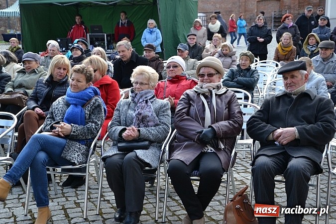 Zdjęcie w galerii na portalu naszraciborz.pl: III Zamkowy Jarmark kwiatów, żywności ekologicznej i rękodzieła już za nami wiadomości z regionu