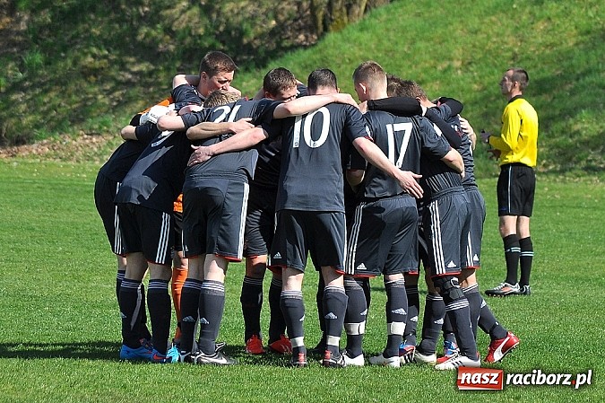 Zdjęcie w galerii na portalu naszraciborz.pl: W Gamowie bez niespodzianki. Raszczyce z kompletem punktów wiadomości z regionu
