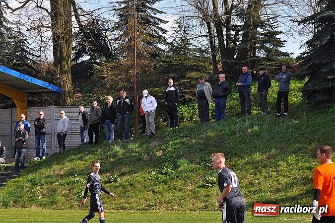Zdjęcie w galerii na portalu naszraciborz.pl: W Gamowie bez niespodzianki. Raszczyce z kompletem punktów wiadomości z regionu