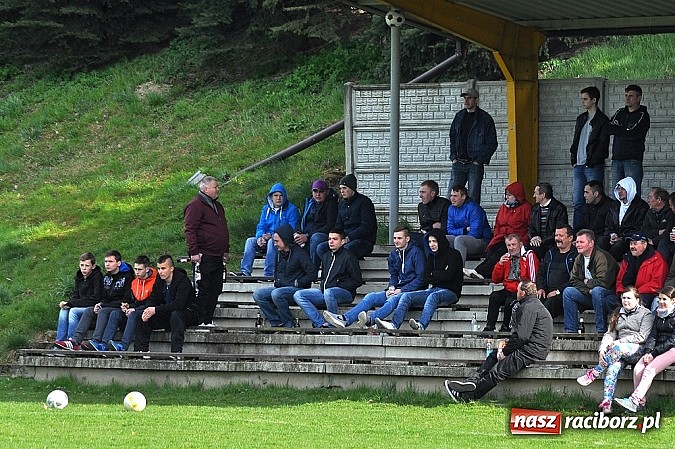 Zdjęcie w galerii na portalu naszraciborz.pl: W Gamowie bez niespodzianki. Raszczyce z kompletem punktów wiadomości z regionu