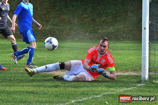 Zdjęcie w galerii na portalu naszraciborz.pl: W Gamowie bez niespodzianki. Raszczyce z kompletem punktów wiadomości z regionu