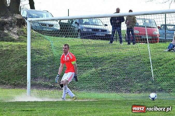 Zdjęcie w galerii na portalu naszraciborz.pl: W Gamowie bez niespodzianki. Raszczyce z kompletem punktów wiadomości z regionu