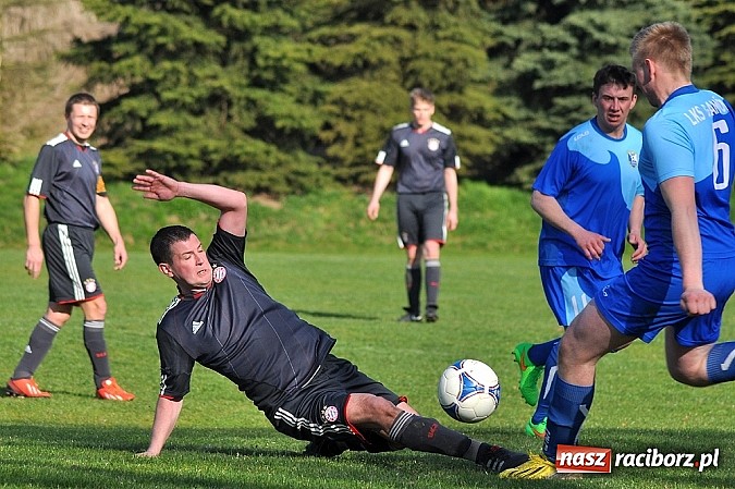 Zdjęcie w galerii na portalu naszraciborz.pl: W Gamowie bez niespodzianki. Raszczyce z kompletem punktów wiadomości z regionu