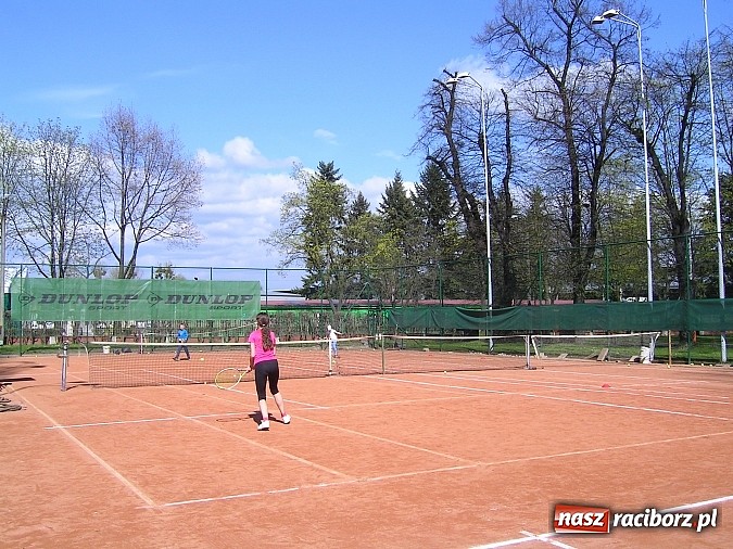 Zdjęcie w galerii na portalu naszraciborz.pl: Wiosenny turniej na kortach Rafako wiadomości z regionu