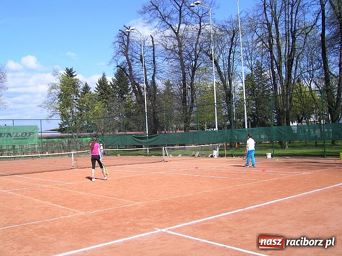 Zdjęcie w galerii na portalu naszraciborz.pl: Wiosenny turniej na kortach Rafako wiadomości z regionu
