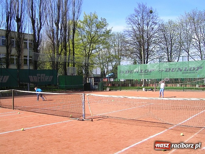 Zdjęcie w galerii na portalu naszraciborz.pl: Wiosenny turniej na kortach Rafako wiadomości z regionu