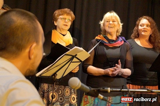 Zdjęcie w galerii na portalu naszraciborz.pl: VIVO wystąpił wiosennie w RCK wiadomości z regionu