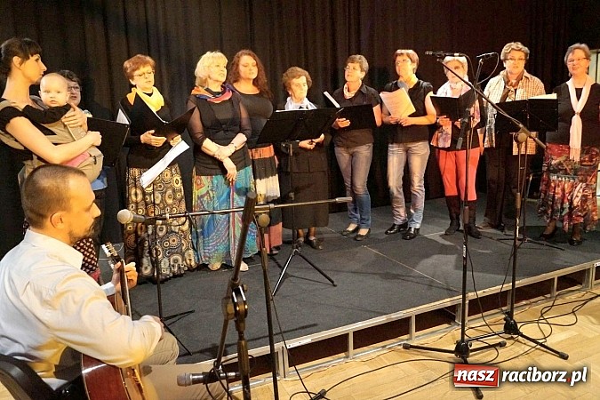 Zdjęcie w galerii na portalu naszraciborz.pl: VIVO wystąpił wiosennie w RCK wiadomości z regionu