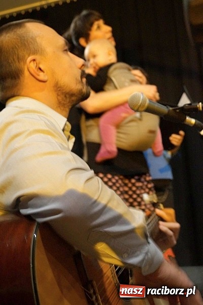 Zdjęcie w galerii na portalu naszraciborz.pl: VIVO wystąpił wiosennie w RCK wiadomości z regionu